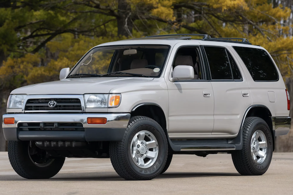 Toyota 又一經典神車！30 年越野休旅拍賣價 比現行款新車還貴