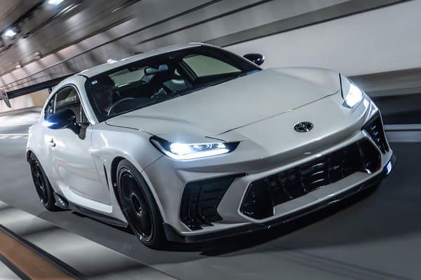 導入 F1 空力技術!Toyota 小跑車 GR86 換裝碳纖維套件強化性能氣勢 導入 F1 空力技術!Toyota 小跑車 GR86 換裝碳纖維套件強化性能氣勢