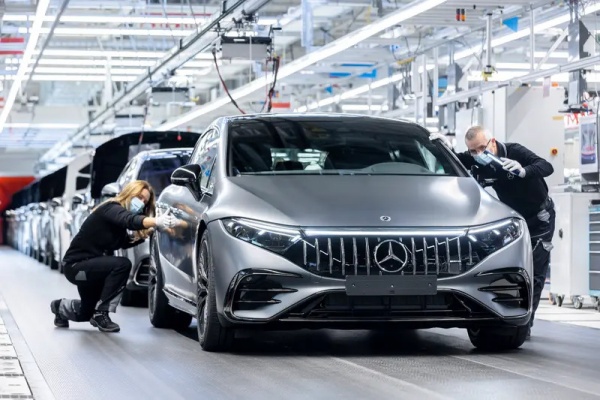 德國官員痛批 M.Benz 抱持鴕鳥心態！嚴重削弱企業競爭力