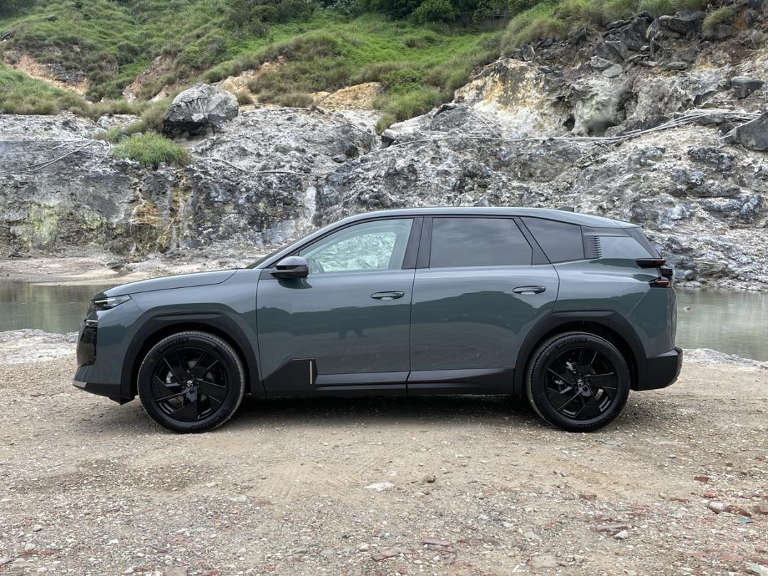 全新C5 Aircross採用STLA Medium平台打造，車身尺碼較前代有所放大。