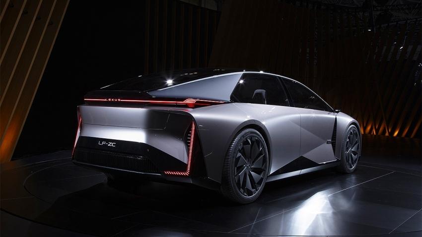 LF-ZC 概念車被視為 IS 後繼車。
