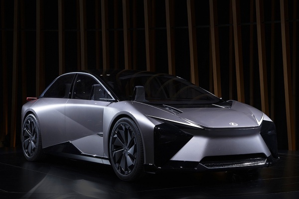 Lexus IS 後繼車量產計畫暫停！原廠加大投入固態電池開發