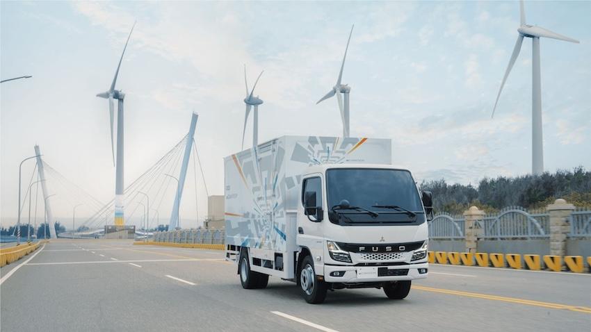 FUSO 純電輕型貨卡 eCanter，有著零排放、低噪音與高效率電能應用優勢。