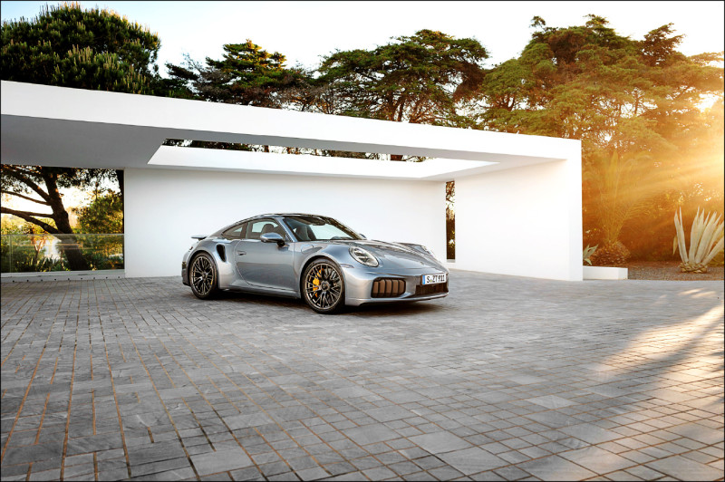 新款保時捷911 Turbo S正式抵台 雙渦輪油電混合搾出剽悍性能 711匹強勁馬力2.5秒加速破百