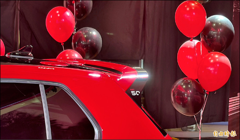 Golf GTI EDITION 50專屬大型尾翼，有助提升高速行駛時的穩定度。（記者陳英傑攝）
