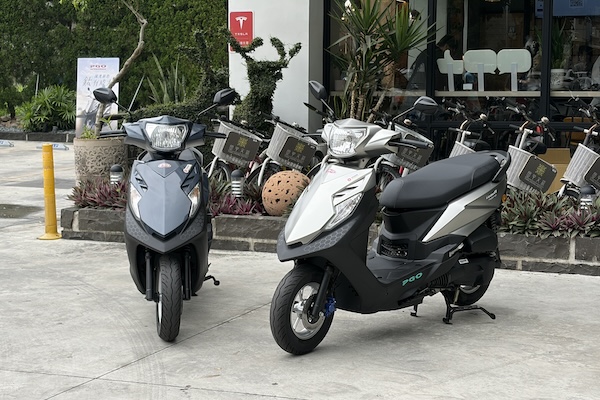 台灣首款油電機車換新裝！PGO 威力 125 推兩款質感新車色