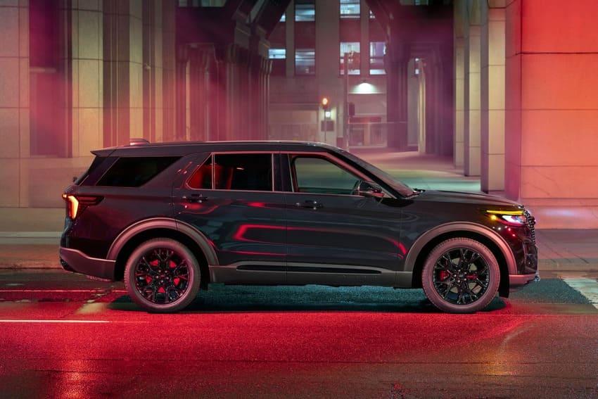 Explorer ST 搭載 3.0 升 V6 EcoBoost 雙渦輪增壓汽油引擎，具備 400 匹最大馬力輸出。
