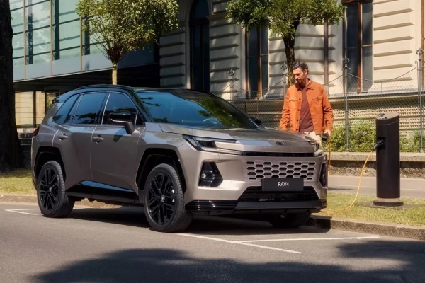 Toyota RAV4 PHEV 每公升可跑 131.6 公里！經銷端傳 6/15 上市開賣