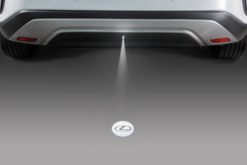 Lexus RX 也具備光標感應尾門，顯示為 LEXUS LOGO 光標。（圖片來源：車美仕）