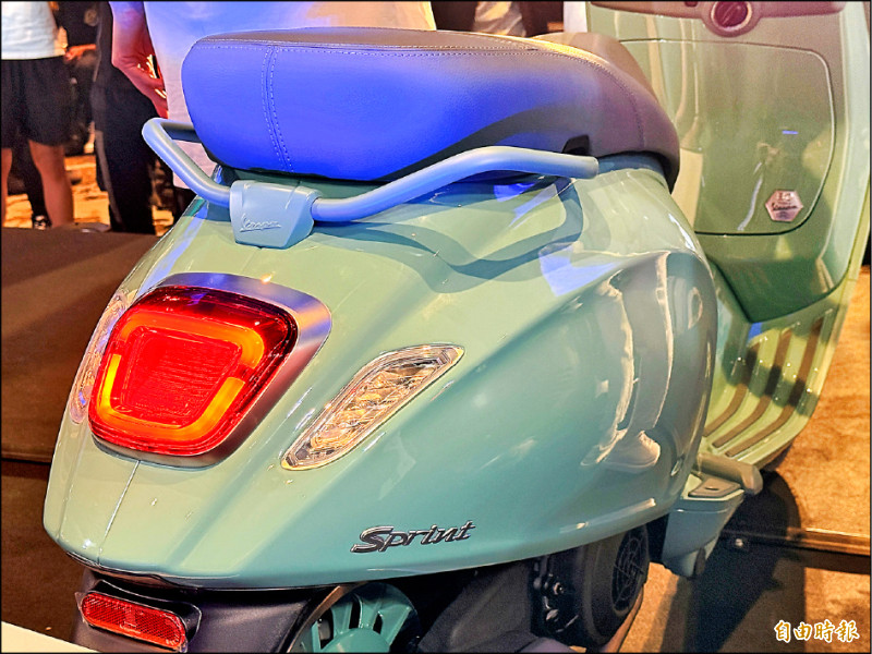 Sprint 80th 180經典粉彩綠延伸至車身各處，呼應初代車型。（記者蘇銘翰攝）