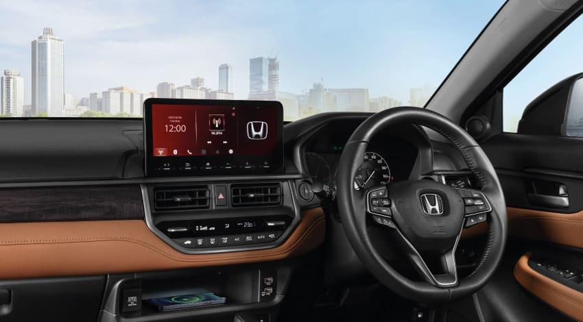 車內搭載 10.25 吋觸控螢幕，並支援無線 Apple CarPlay/Android Auto。