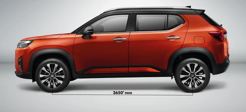 車身尺碼比 HR-V 略短略高，但擁有更長的軸距設定，可提供寬裕的車室空間。