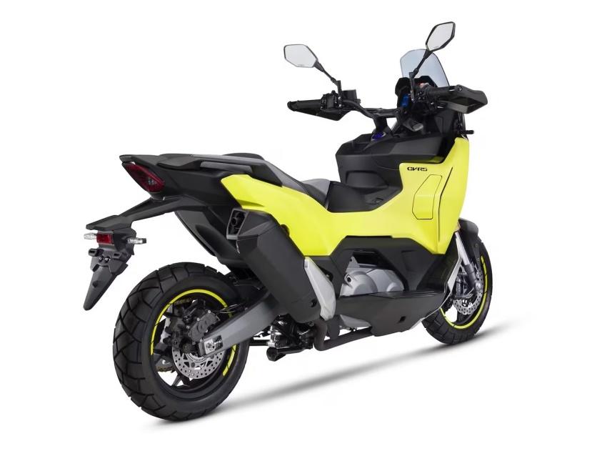 採用 ADV 跨界設定,具備不俗越野性能。