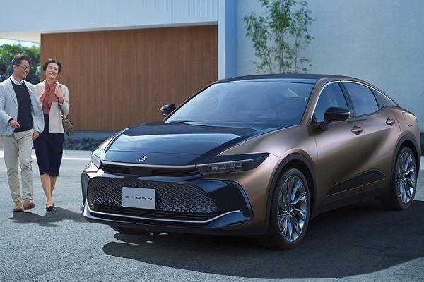 Toyota 跑旅 Crown Crossover 油電性能強化！小改款將於 9 月初登場