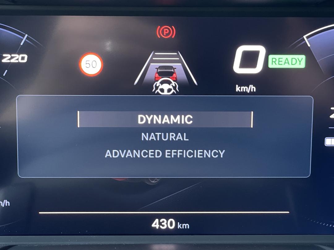 提供Dynamic、Natural與Advanced Efficiency三種行車模式，展現多元駕駛風格。