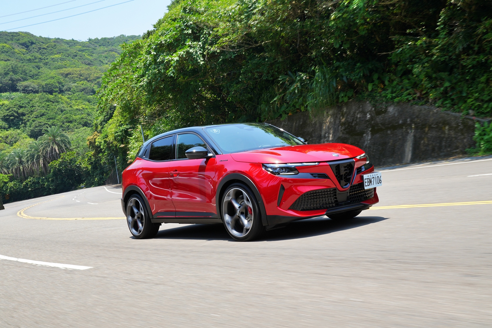 義式精品小休旅進階電動鋼砲　Alfa Romeo Junior純電上路