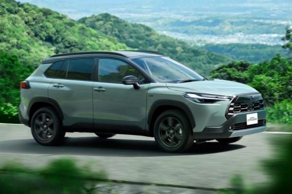 Toyota 日規 Corolla Cross 特別版車型發表!黑化車頭搭配綠色內裝