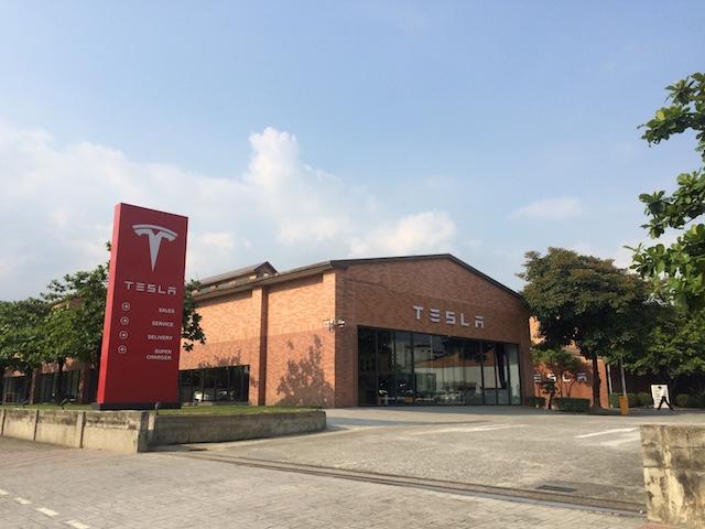 特斯拉內湖據點確定結束營業！曾因降價 300 萬元引爆車主到場抗議