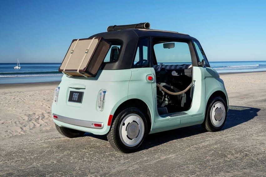 採開放式車艙設計的 Topolino Dolcevita 以繩索取代車門，並配有帆布車頂。