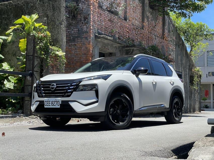 本次試駕主角為 Nissan 小改款 X-Trail 極粹版，售價 118.5 萬元。
