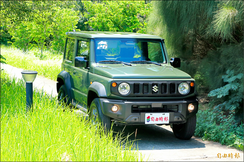 台灣Suzuki發表新款Jimny，大幅強化主動安全配備，單色車身售價84.9萬元、雙色車身售價85.9萬元。（記者蘇銘翰攝）