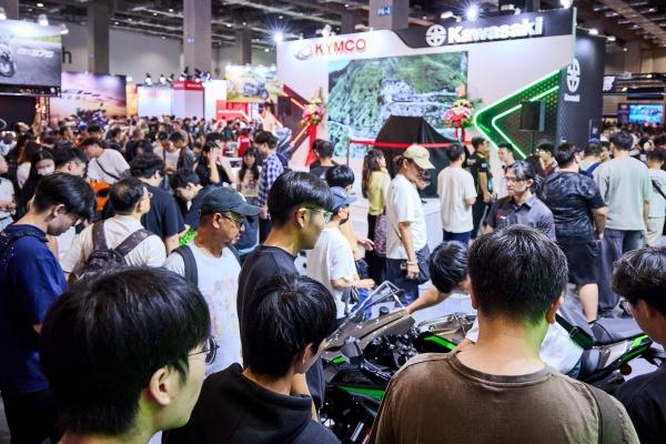 國際重機展人潮粗估破 10 萬人!光陽預告 13 日發表 2 款新車