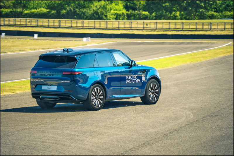 Range Rover Sport Electric在賽道上展現出色的性能操控實力。