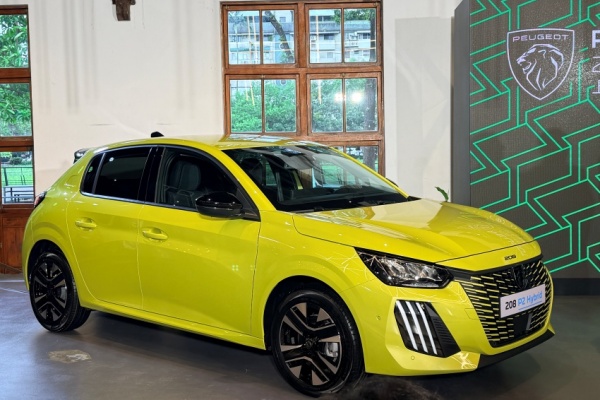 Peugeot 小獅王 208 小改開出百萬有找售價 ！新內外設計搭 24.6km/L 油電動力