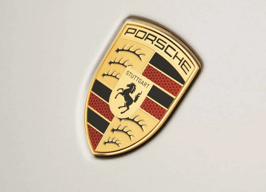 外媒指出，Porsche 正規劃新一波大規模裁員，預計再精簡約 5,000 名員工，若加上先前已宣布的 3,900 人，總裁員規模將逼近 9,000 人。