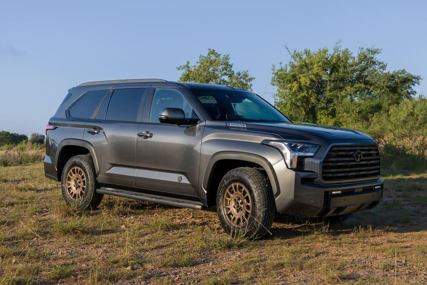 Toyota 七人座旗艦 SUV 進化登場!強化粗獷越野氣勢 台灣有望爭取導入