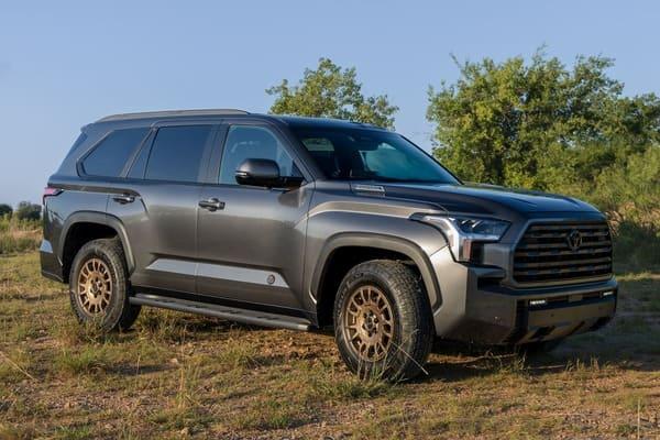 Toyota 七人座旗艦 SUV 進化登場!強化粗獷越野氣勢 台灣有望爭取導入