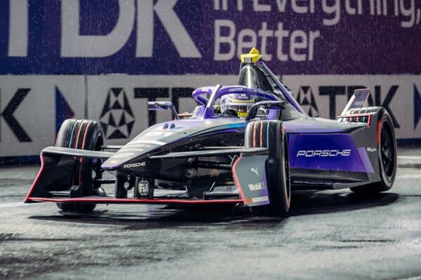 保時捷衛冕 Formula E 製造商世界冠軍！99X Electric 賽車展現驚人實力