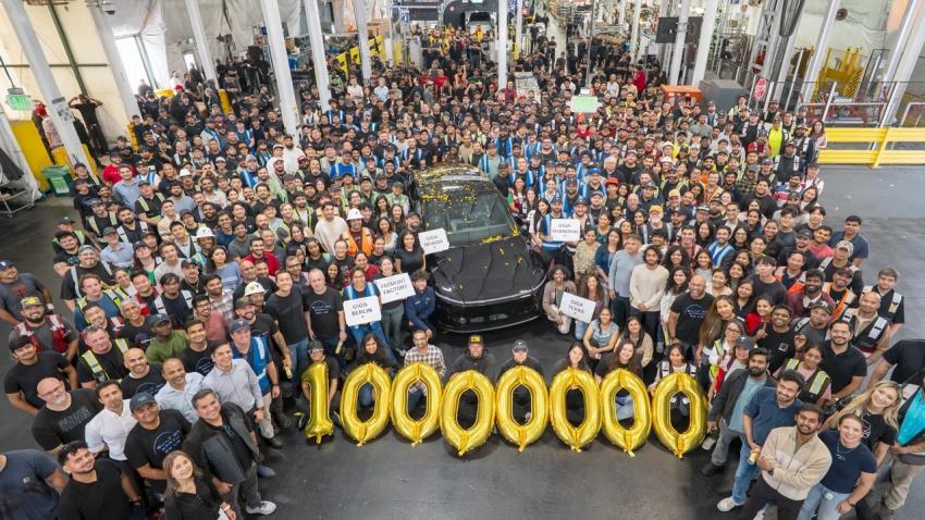 Tesla 達成生產 1000 萬輛里程碑。