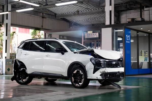 一場大車高速追撞車禍!Ford Territory 展現強悍安全性能 車主安然無恙