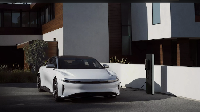 美国电动车Lucid Motors 的Lucid Air,用车五年后,只剩下不到4 折的车价残值,让外界更加关注电动车「新车越便宜、中古车越不值钱」的恶性循环。