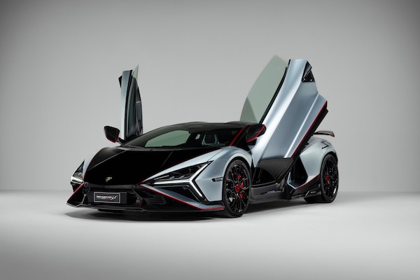 Lamborghini Revuelto SV 發表擔當品牌最強量產車  執行長：PHEV 成長期策略