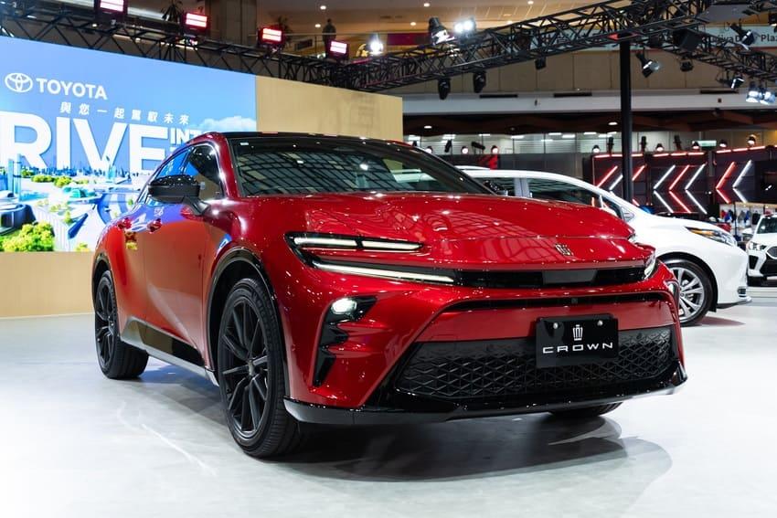 日媒透露 Toyota 小改款 Crown Sport 車型售價，將於 9 月率先在日本登場，台灣預計計 10 月開始接單。