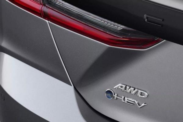 油電之王 Toyota 再出招!新世代電池將換位置放 重心更低操控更優異