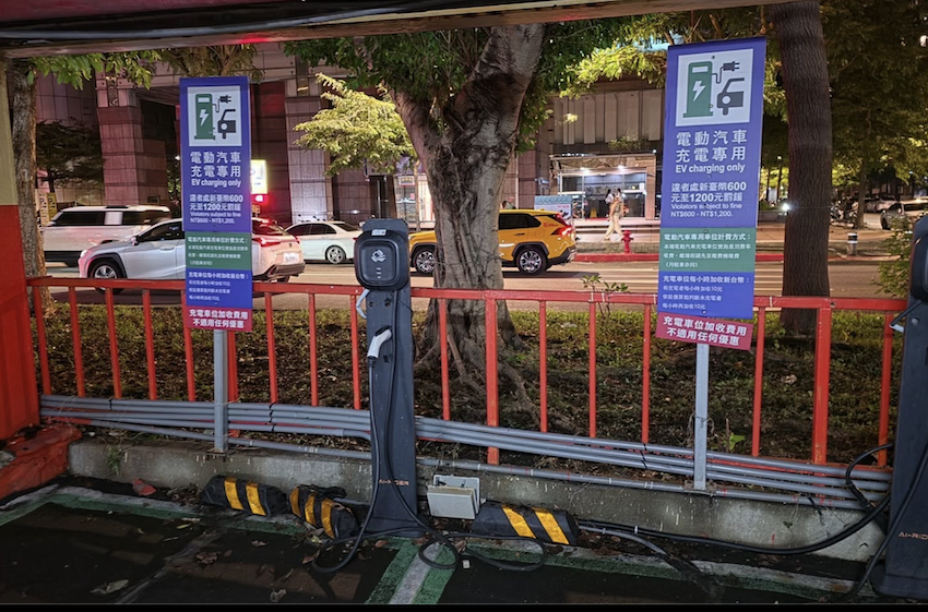 建國高架橋下停車場充電設備起火，設備商 ZEROVA 馳諾瓦發聲明。