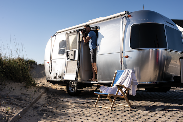 經典露營車 Airstream 迎來全新變革!攜手義大利設計公司打造新風貌