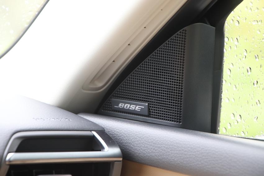 BOSE 音響附 12 支揚聲器。