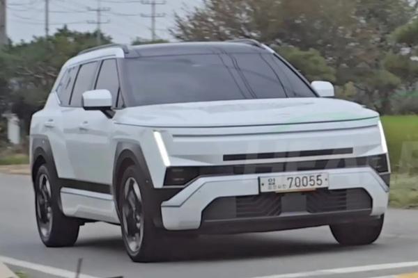 少了官方照的美顏效果!現代新一代 Tucson 實車現身 造型細節全都露
