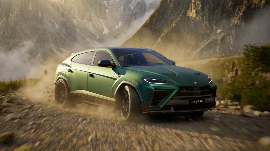 Urus SE Performante換裝碳纖維空力套件，也將多處車身部件改為碳纖維，減輕車重強化操控身手。