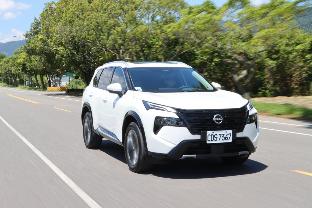日產X-Trail e-POWER四驅馳騁輕越野 免充電輕鬆享受電馭性能 外觀黑化內裝配備更出色