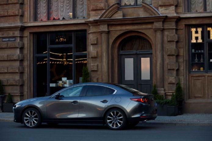 27年式Mazda 3補齊6大安全防護 標配7氣囊與投影式HUD 全新天際灰車色顏值升級