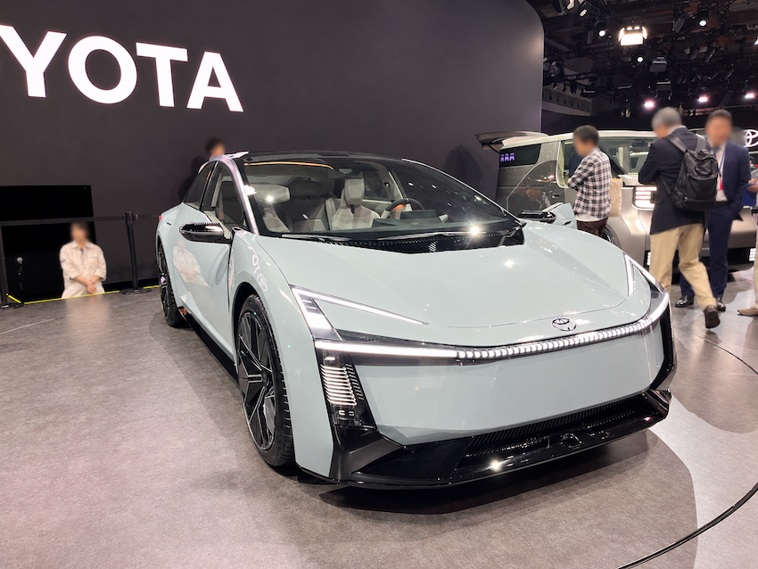 新車預計仍以 TNGA-C 架構為基礎，但將進行大幅修改，使同一平台能支援汽油、油電、PHEV 及純電等不同動力系統，車身則可能提供房車、掀背、跨界車甚至 GR 性能版本。