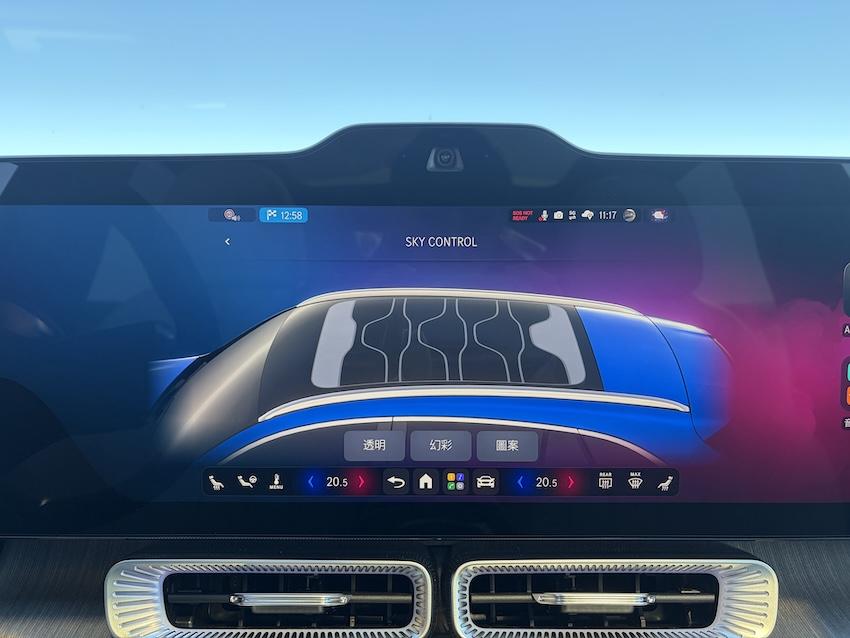 SKY CONTROL 全景玻璃車頂可透過 MBUX 多媒體系統進行調整。