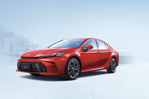 Toyota Camry 新年式登場!入門車型升級盲點、防碰撞輔助