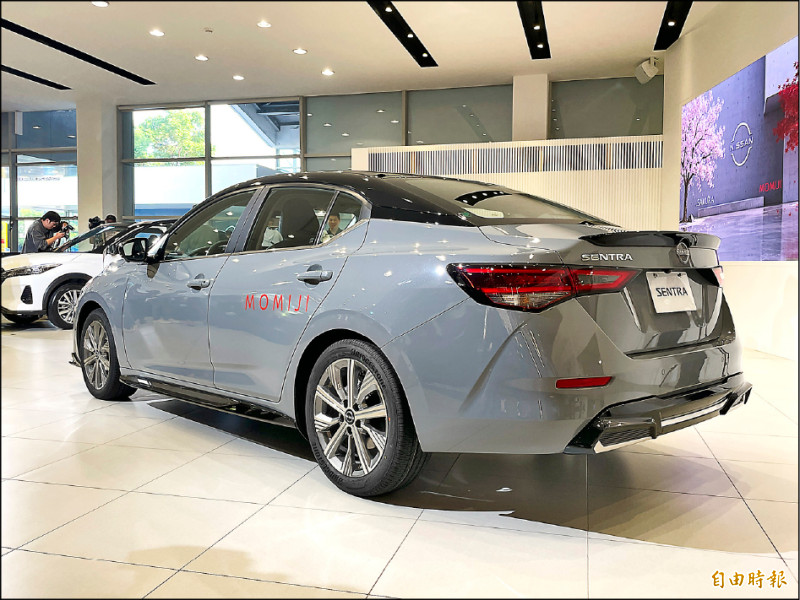 Sentra MOMIJI極楓版搭載專屬運動化空力套件強化動感氣勢。（記者陳弘智攝）