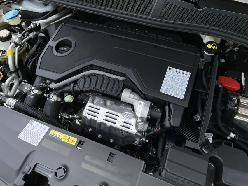 法獅跨界轎跑帥出新高度 油電動力同步升級！小改款 Peugeot 408 上路試駕